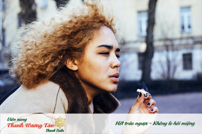 Hơi khí của thuốc lá có thể bị mắc kẹt ở thanh quản khiến bạn bị ợ hơi buồn nôn