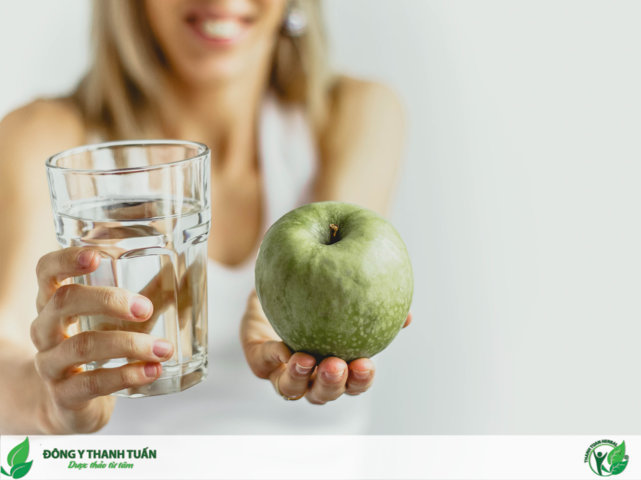 Uống nước và bổ sung dinh dưỡng trong khi điều trị bệnh bằng thuốc giảm đau hạn chế