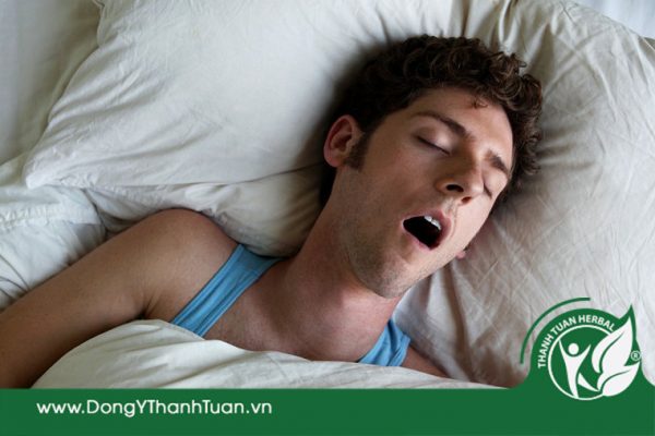 Ngủ mở miệng là nguyên nhân hàng đầu gây ra tình trạng đêm ngủ bị khô miệng